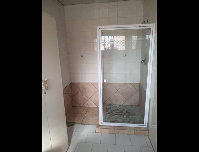 6 BEDROOM HOUSE FOR SALE IN MADADENI B